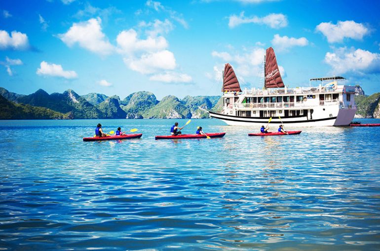 halong_cruise_with_swan